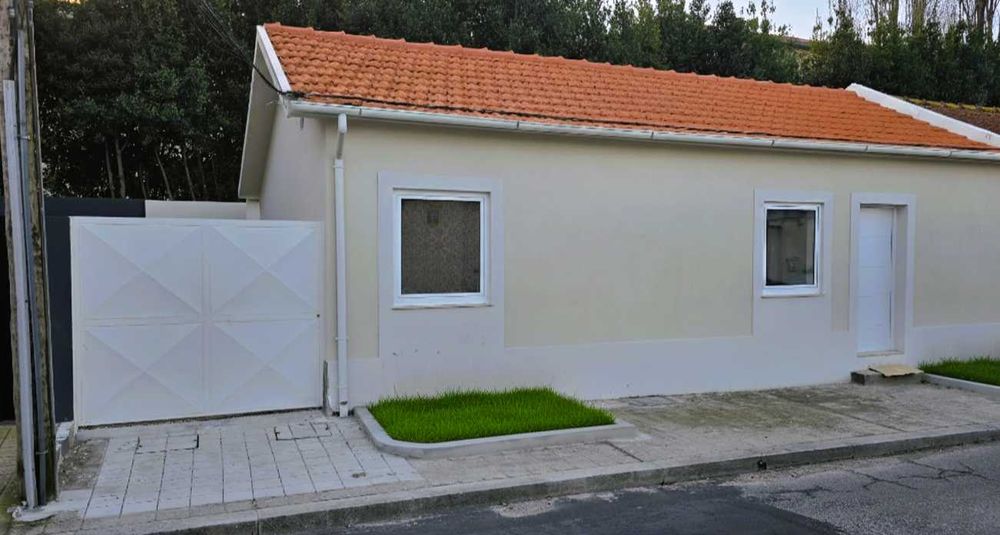 Arrendo Moradia T2 + 2 - Porto