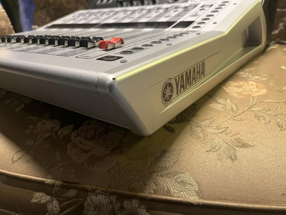 Мікшерний пульт  Yamaha  TF 1