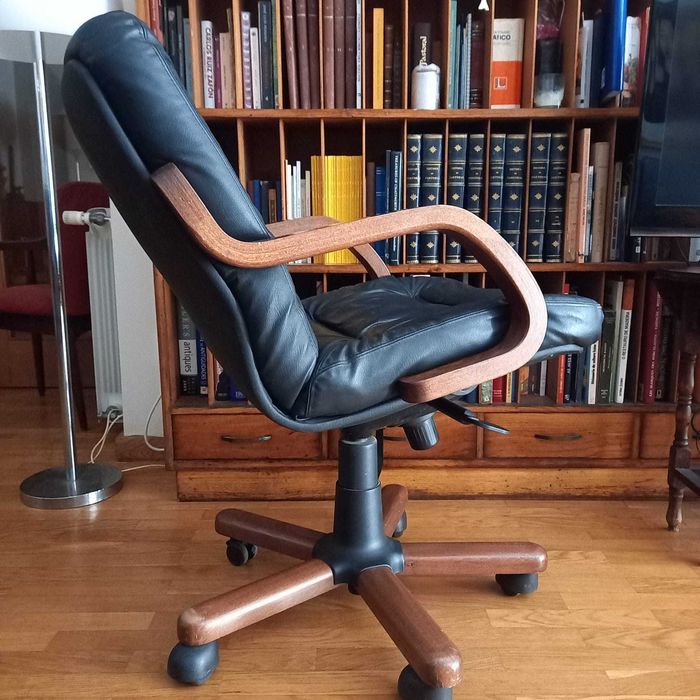 Cadeira de escritório em pele sintética