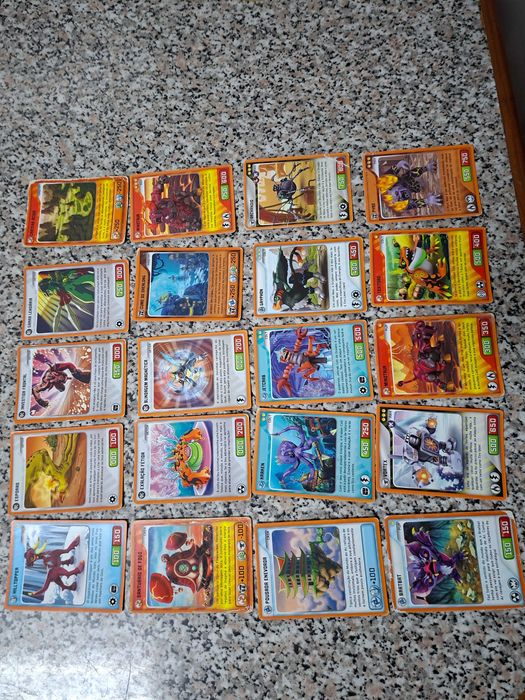 Cartas panini inviZimals