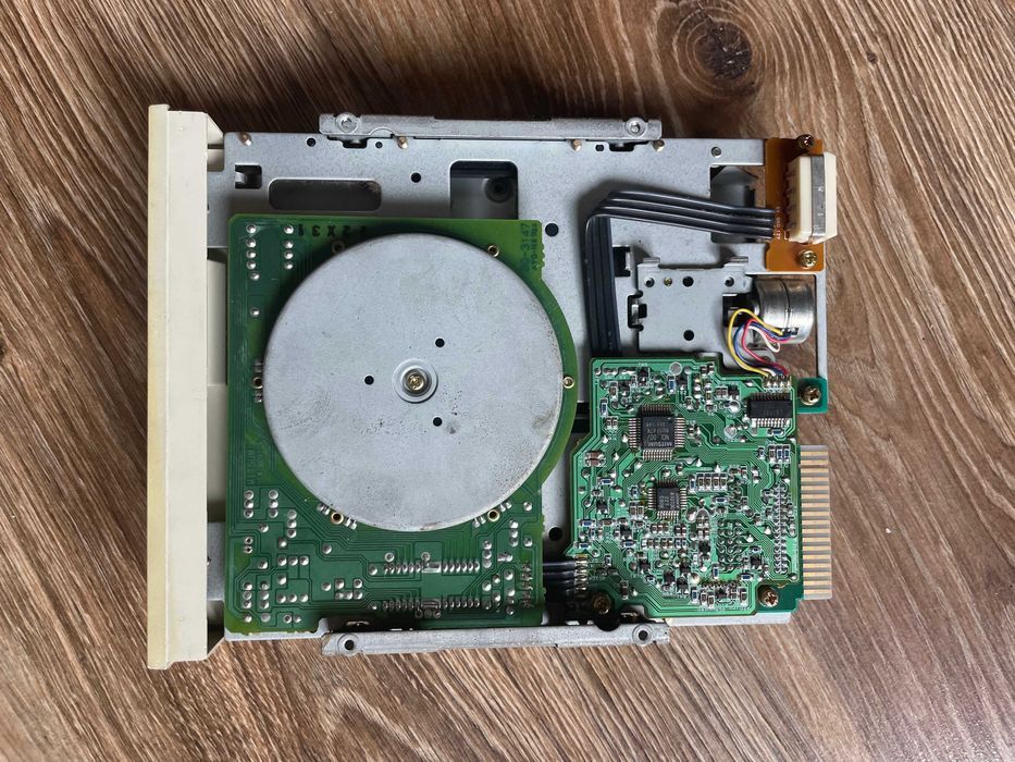 Stacja dyskietek 5,25” – MITSUMI Model: D509V3 – retro hardware