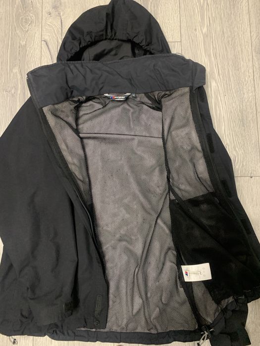 Вітровка Berghaus