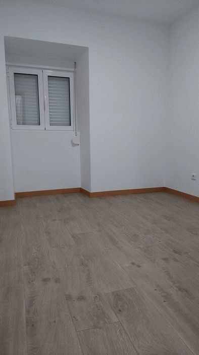T2 reconstruído com cozinha equipada e pátio