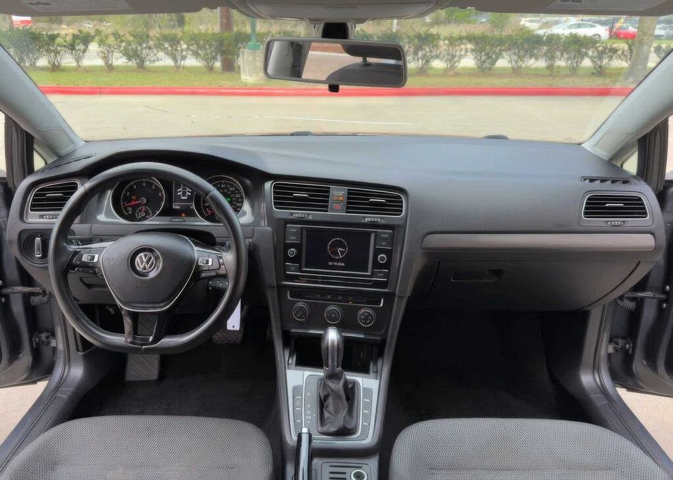 Volkswagen Golf      2020