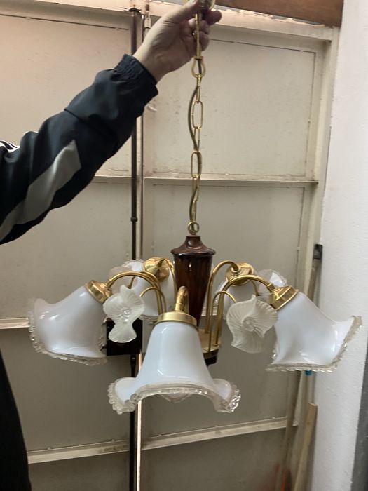 Dois candeeiros iguais