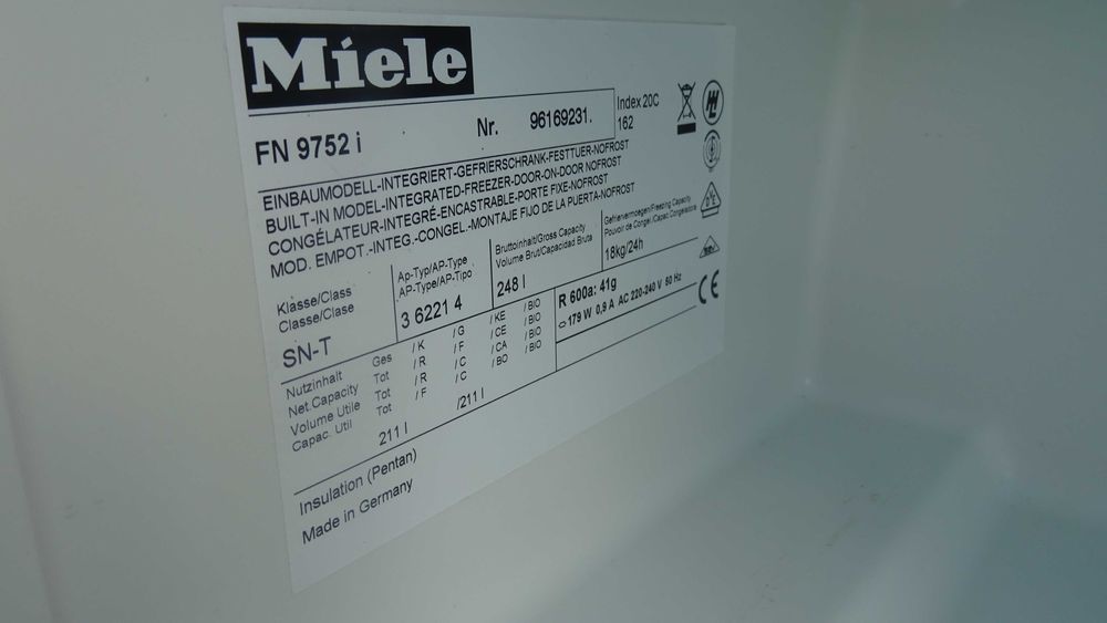 Zamrażarka szufladowa do zabudowy  Miele FN 9752 i,  NoFrost, 248L.