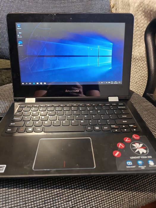 Ноутбук Lenovo yoga 300