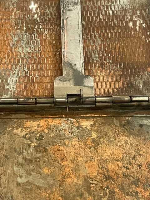 Niemiecka papierośnica z okresu III Rzeszy – hełm Stahlhelm