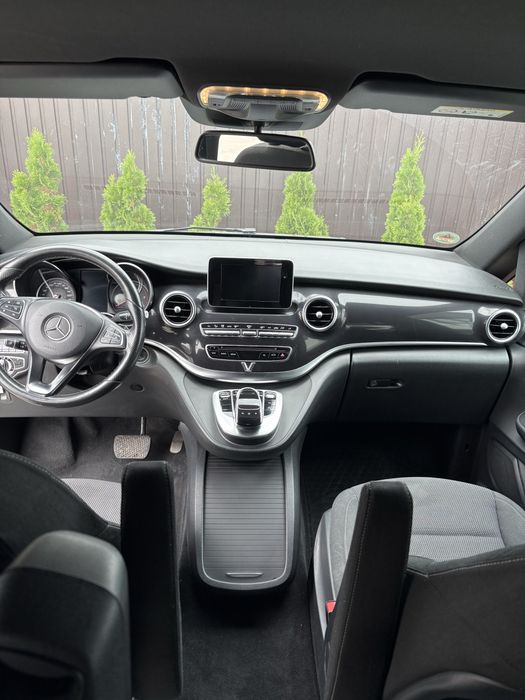 Автомобіль Mercedes- Benz