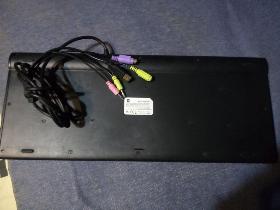 Компьютерный монитор "Samatron" (W.U.K.) и клавиатуры "Sven", "Tech"