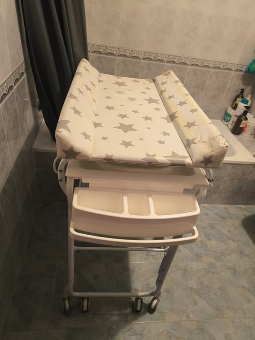 Banheira com muda fraldas