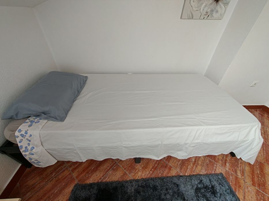 Cama de solteiro com colchão