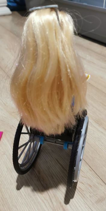 Barbie Fashionistas lalka na wózku inwalidzkim plus podjazd
