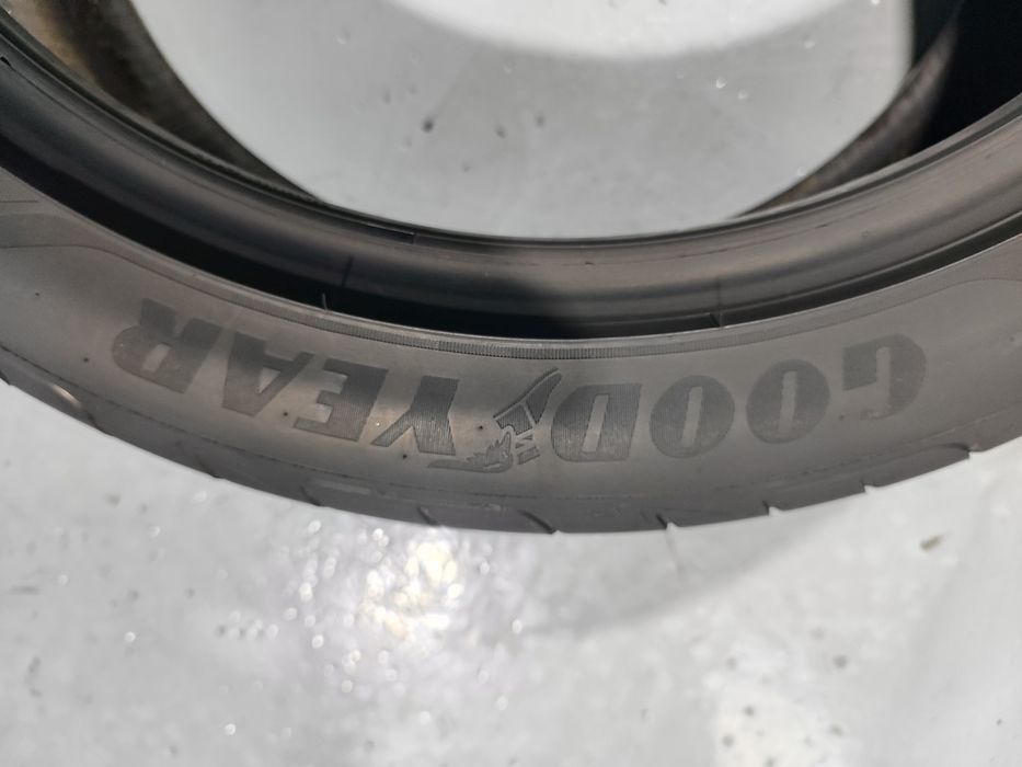 2 pneus semi novos 225-45R18 RFT Good year - Oferta dos Portes