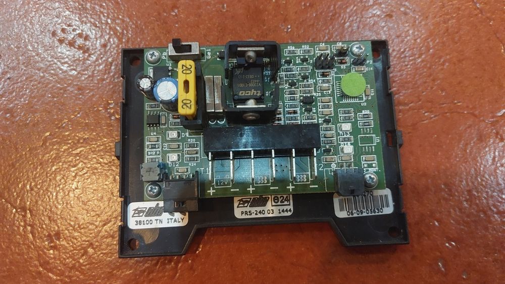 CBE PRS 240 Solar Panel Regulator64564118594434121