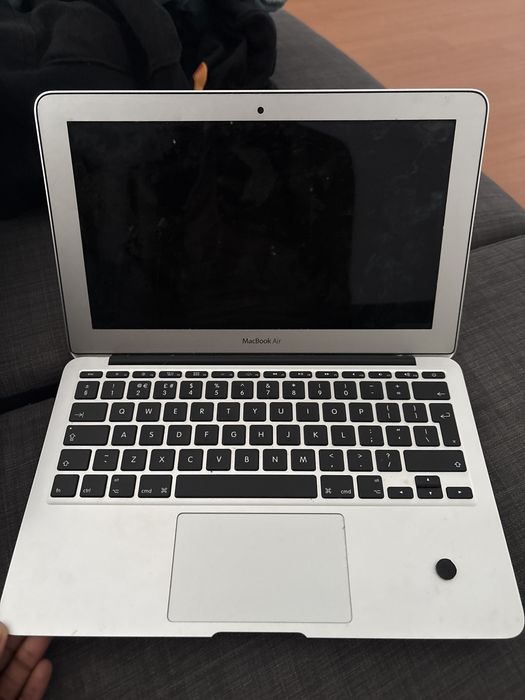Macbook air 2018 com ecrã avariado- funciona ( inclui carregador)