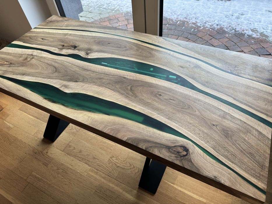 Drewnoany stolik kawowy (ława) LOFT - ORZECH zalany żywicą | NOWY