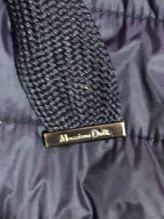 Blusão com capuz , bolsos grandes