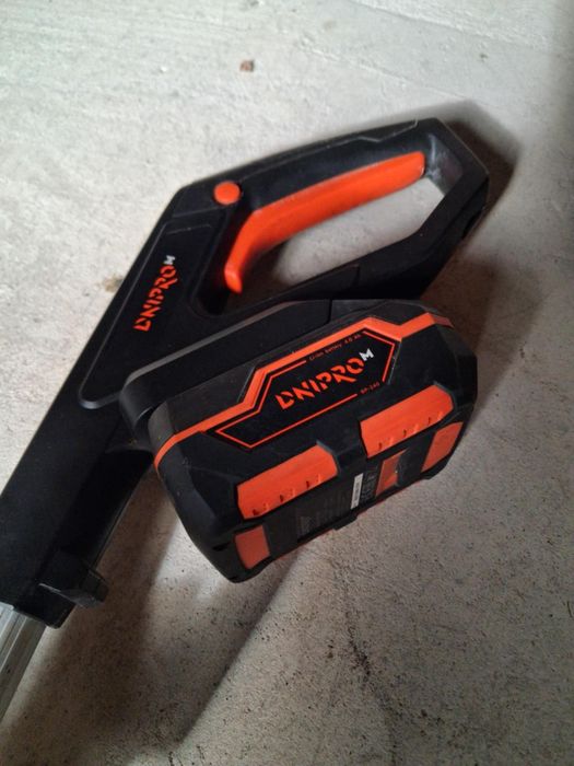 Продам акумуляторну косарку Дніпро М