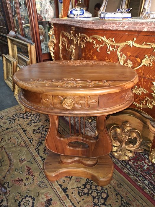 Pares de mesas de apoio ou cabeceira