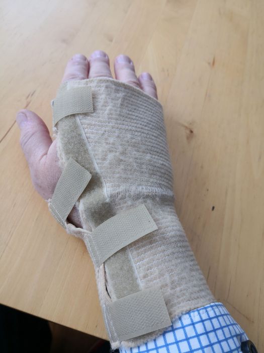 Stabilizator nadgarstka prawego krótki tutor z szyną mafra