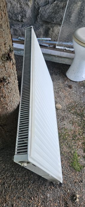 Grzejnik, kaloryfer stalowy z termostatem 90/60/5 cm oraz 80/60/9 cm.