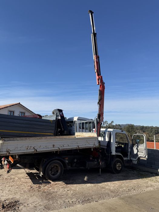 Mitsubishi canter com grua e bascúla