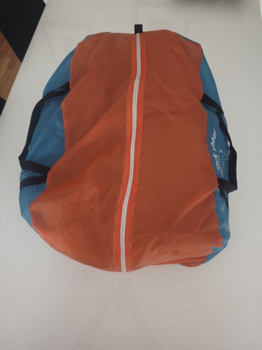 Tenda campismo c/ sacos de cama