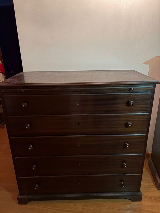 Cómoda com 5 Gavetas