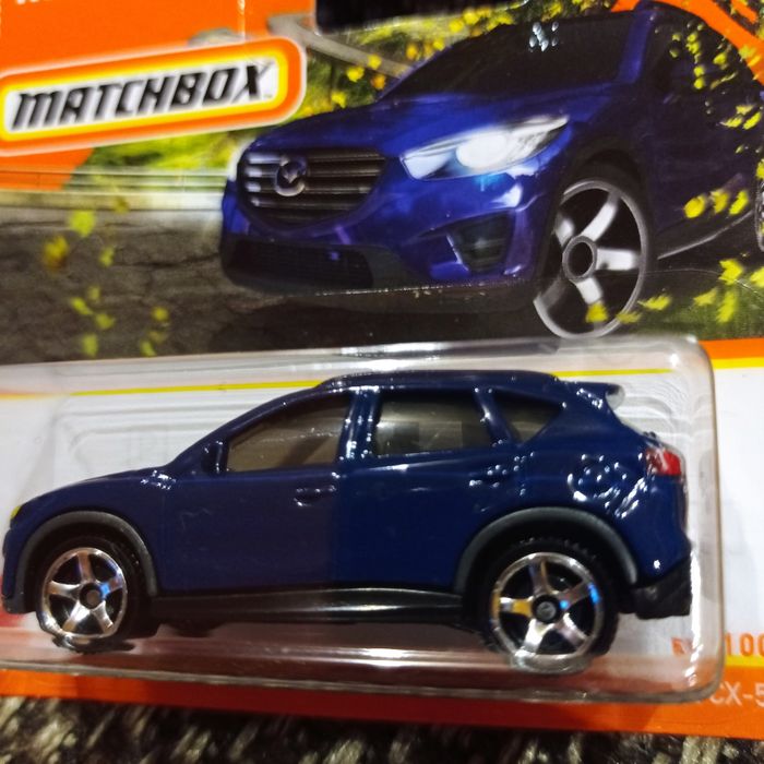 Matchbox Mazda CX-5 auto samochód resorak zabawka dla dzieci
