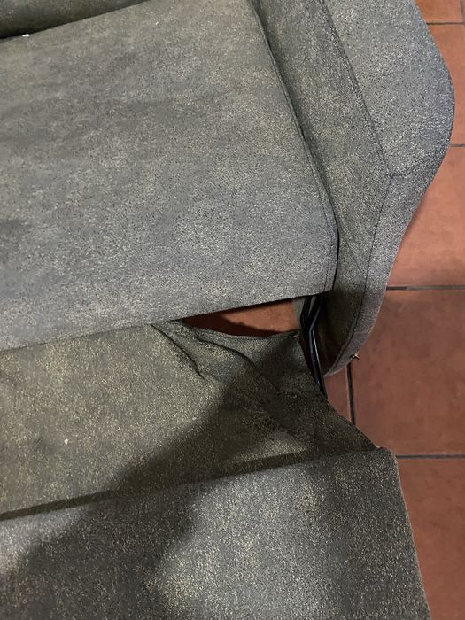 Sofa cama  com algumas marcad de uso