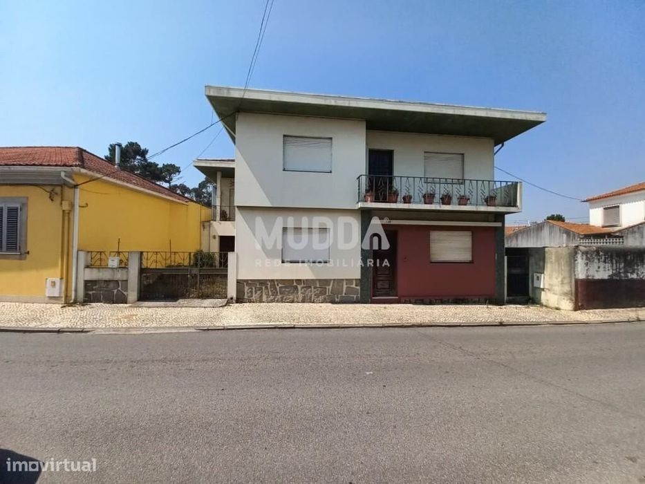 T6 Detached House in the Center of Ovar – Potential for a Two-Family Dwelling