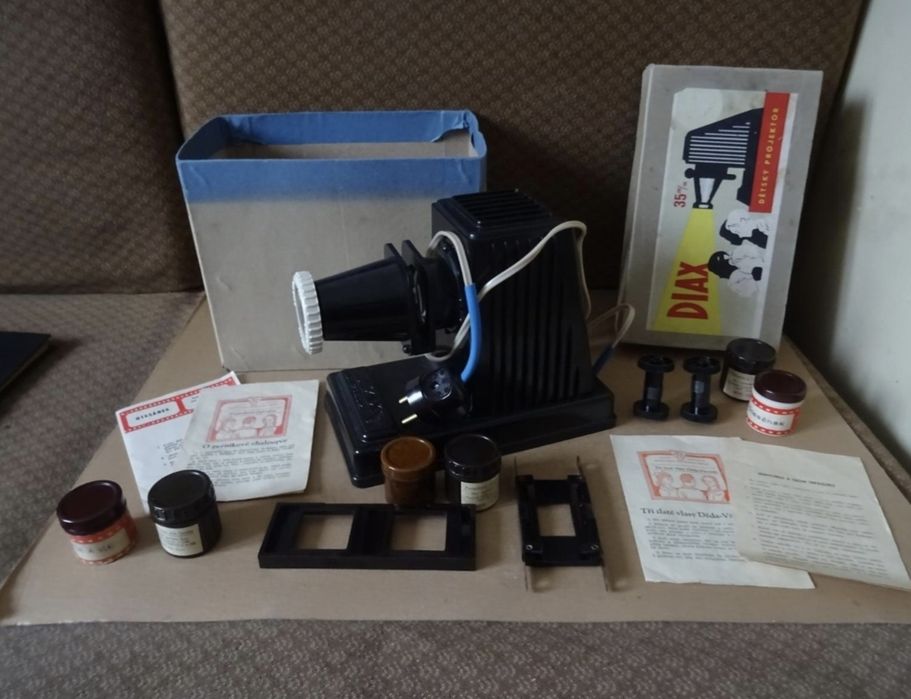Projektor, slajdy, rzutnik stary PRL antyk zabytek vintage