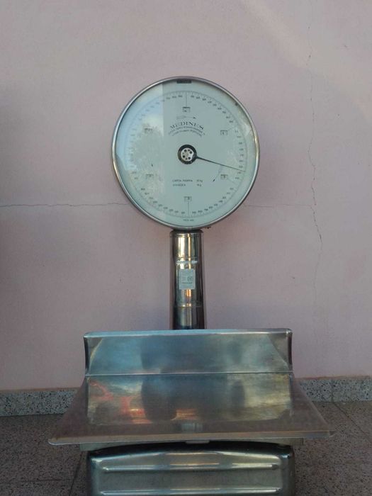 Medines Scale in Good Condition64739303053441122