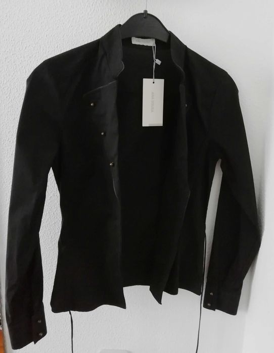 Camisa ou blusa preta da marca Ana Sousa em estado Novo- Tam 34