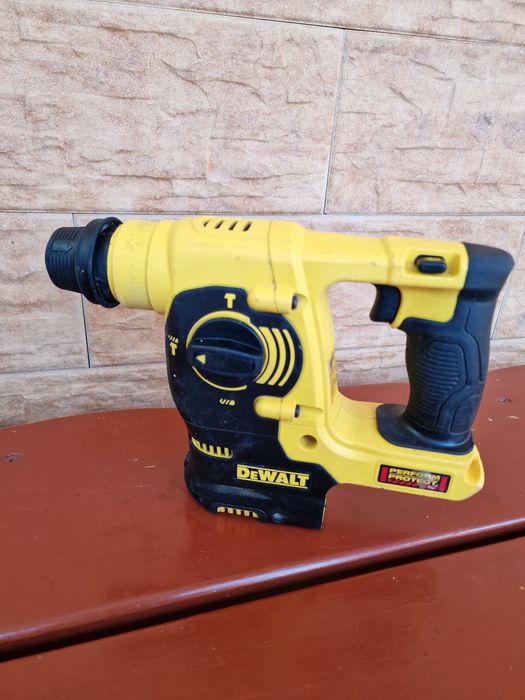 Dewalt DCH253  uszkodzona