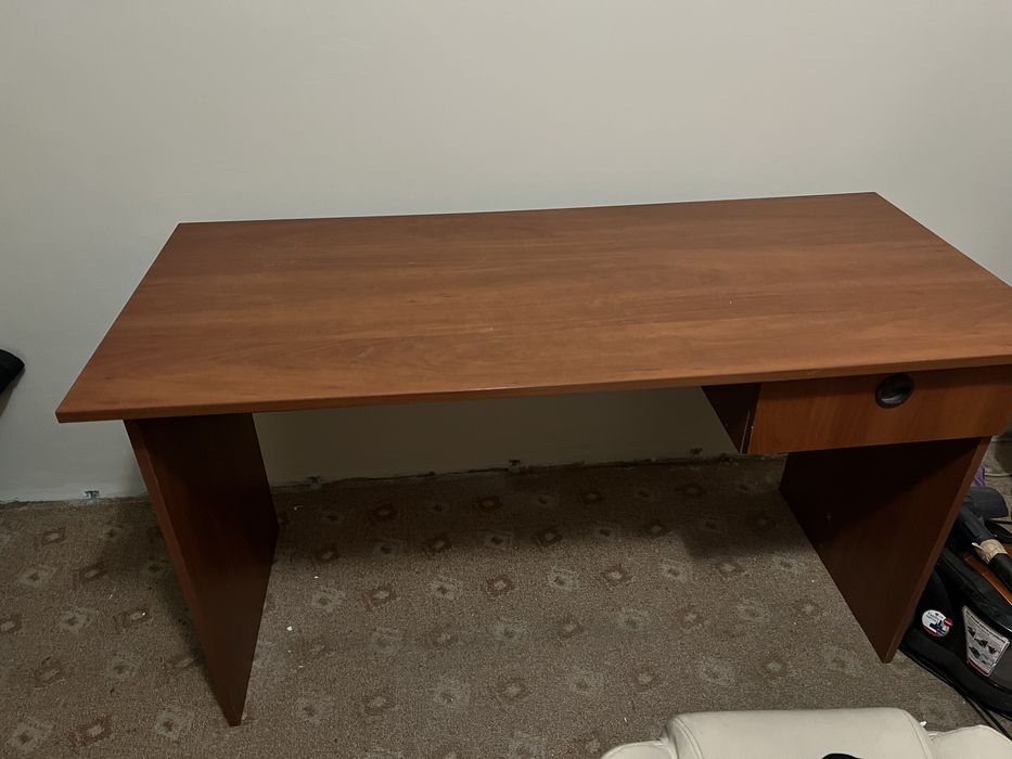 Письмовий стіл з шухлядою