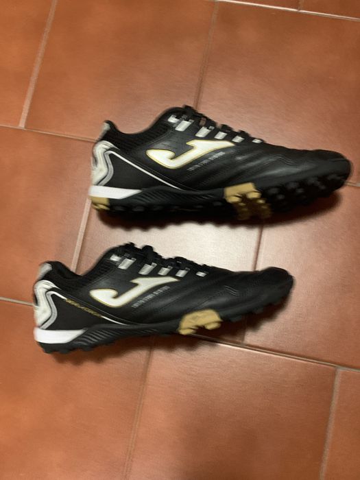 Chuteiras Joma para relva sintética
