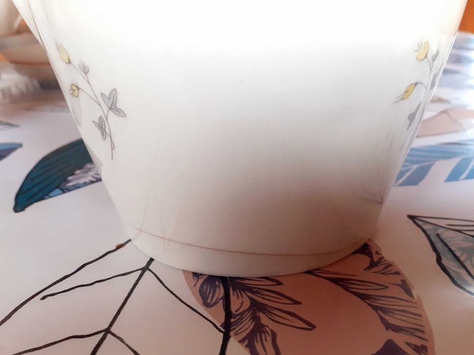 PRL śmietankowy w kwiatki stary serwis kawowy Tułowice Opole sygnowany