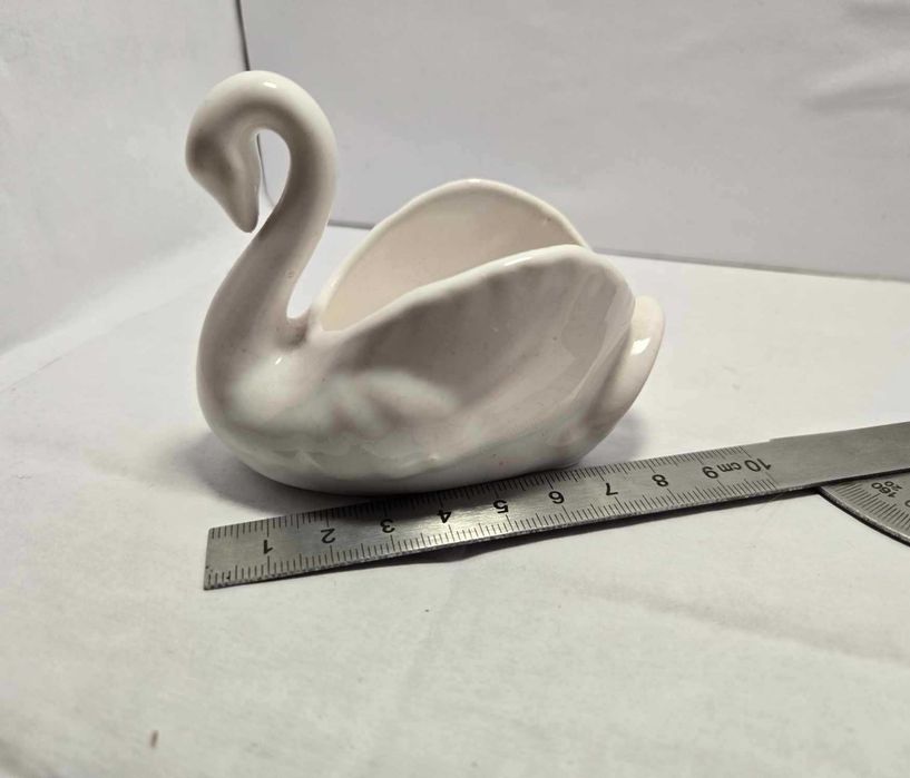 Łabędź porcelanowy na świeczkę