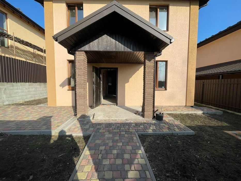 Продається будинок площею 125 кв.м. на земельній ділянці 3 сотки.
