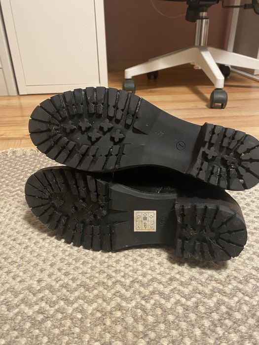 Czarne oryginalne wiosenne kozaki botki skechers skóra 38