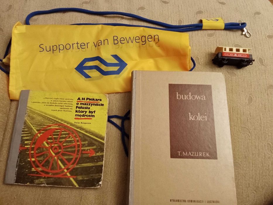 Kolejnictwo 5 przedmiotów gadżety budowa kolei wagonik itp