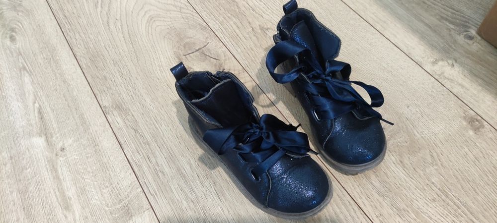 dziewczynki rozmiar 29 jesień wiosna połysksk granat
Piękny kolor, sz