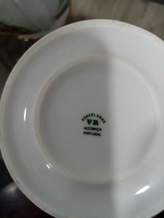 Seis Jarros em porcelana da marca Alcobaça. Portugal.