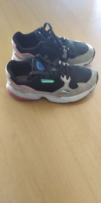 Tênis adidas desporto