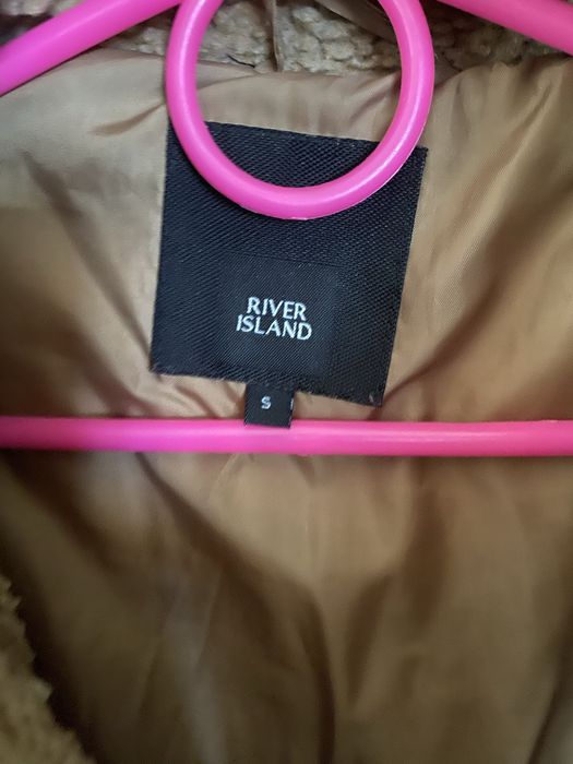 Зимнюю куртку River Island