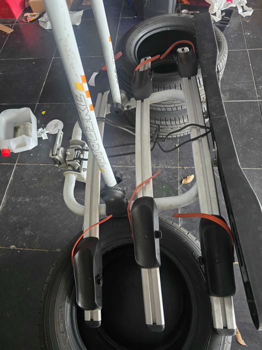 Vendo suporte para três Bicicletas para bola de Reboque