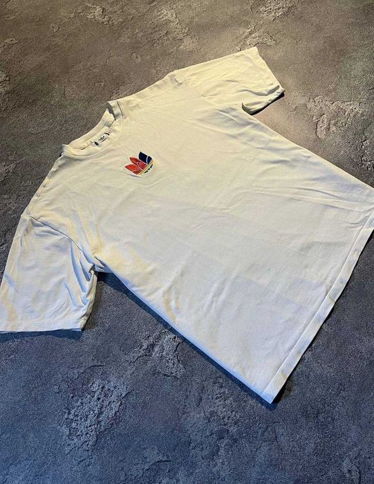 футболка adidas essentials