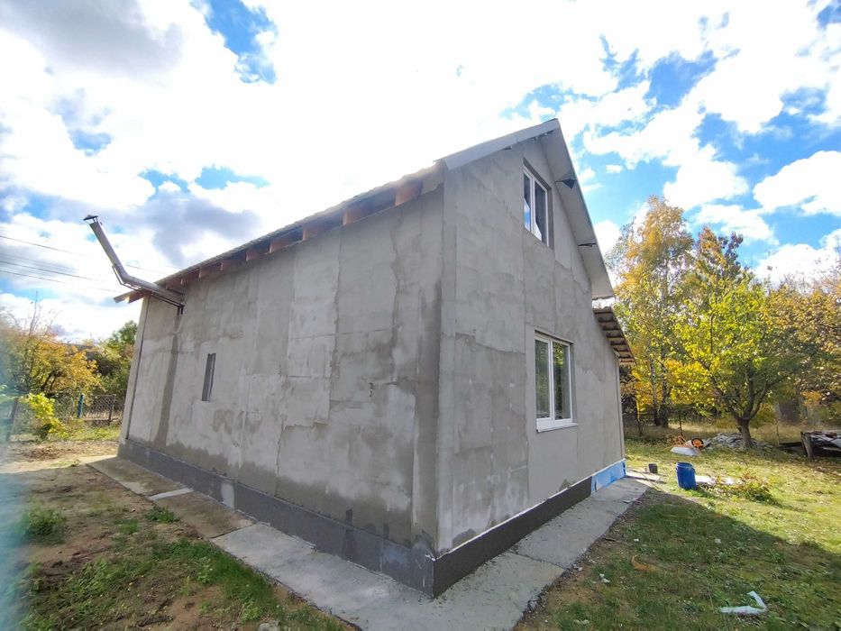 Продаж будинку біля магазину Сім'я